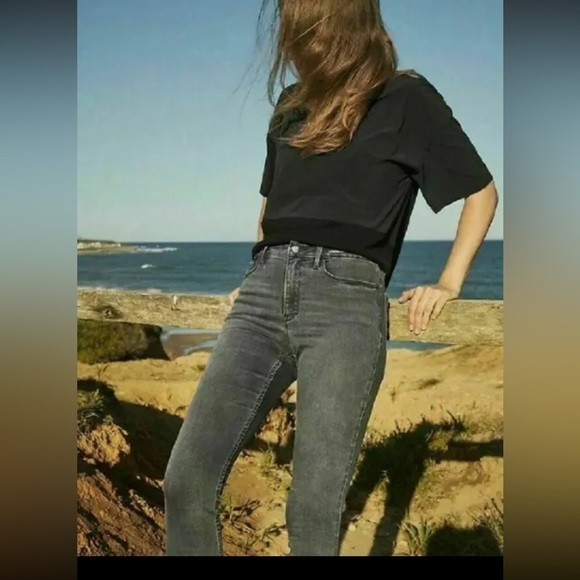 Athleta Skulptek Ultra Skinny Grey Wash Jeans High Waisted 8 Tall w/ Zip Pocket - Picture 3 of 10